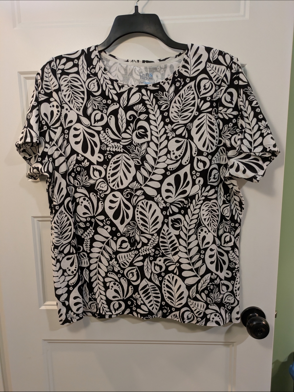 croft & barrow Black and White Leaf-Print Short Sleeve Tee